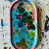 Jesmonite Tray with Dried Resin Flowers 200x200 (1)